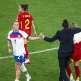 L'Anglaise Lucy Bronze a accumulé près de 10 heures de jeu sur l'Euro 2025 tout en ayant le tibia gauche fracturé. KEYSTONE/TIL BUERGY